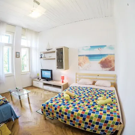 Beachfront Hula Hula * Ζαντάρ